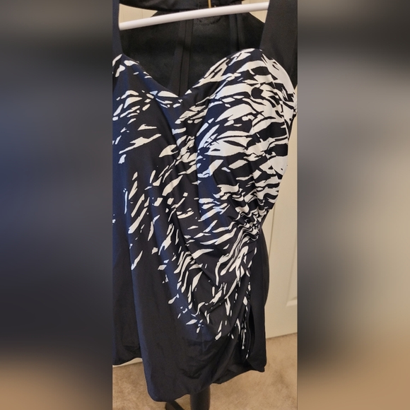 🔥2For$20 Lands' End Women's SwimSuit Full Coverage Dress Size 8 DDD - Picture 2 of 9